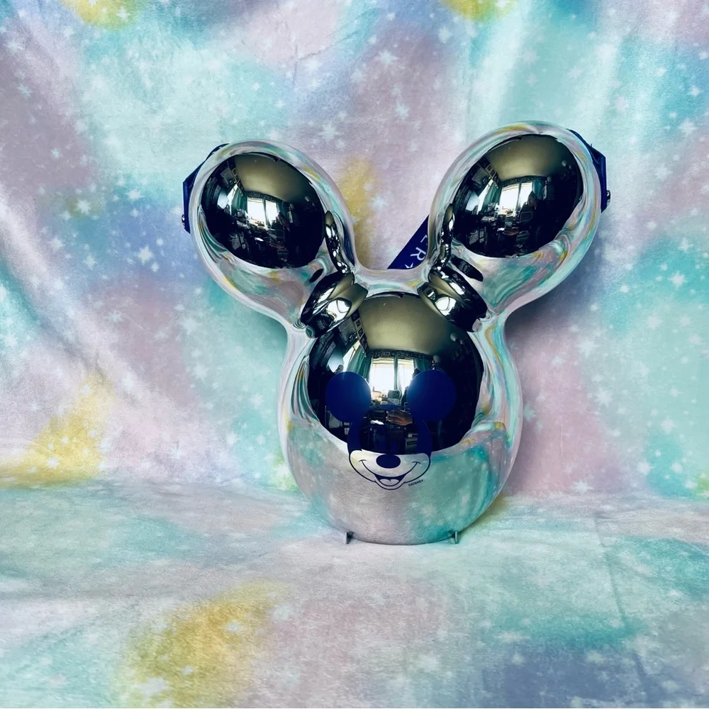 Disney Merch - Picture 1 of 4